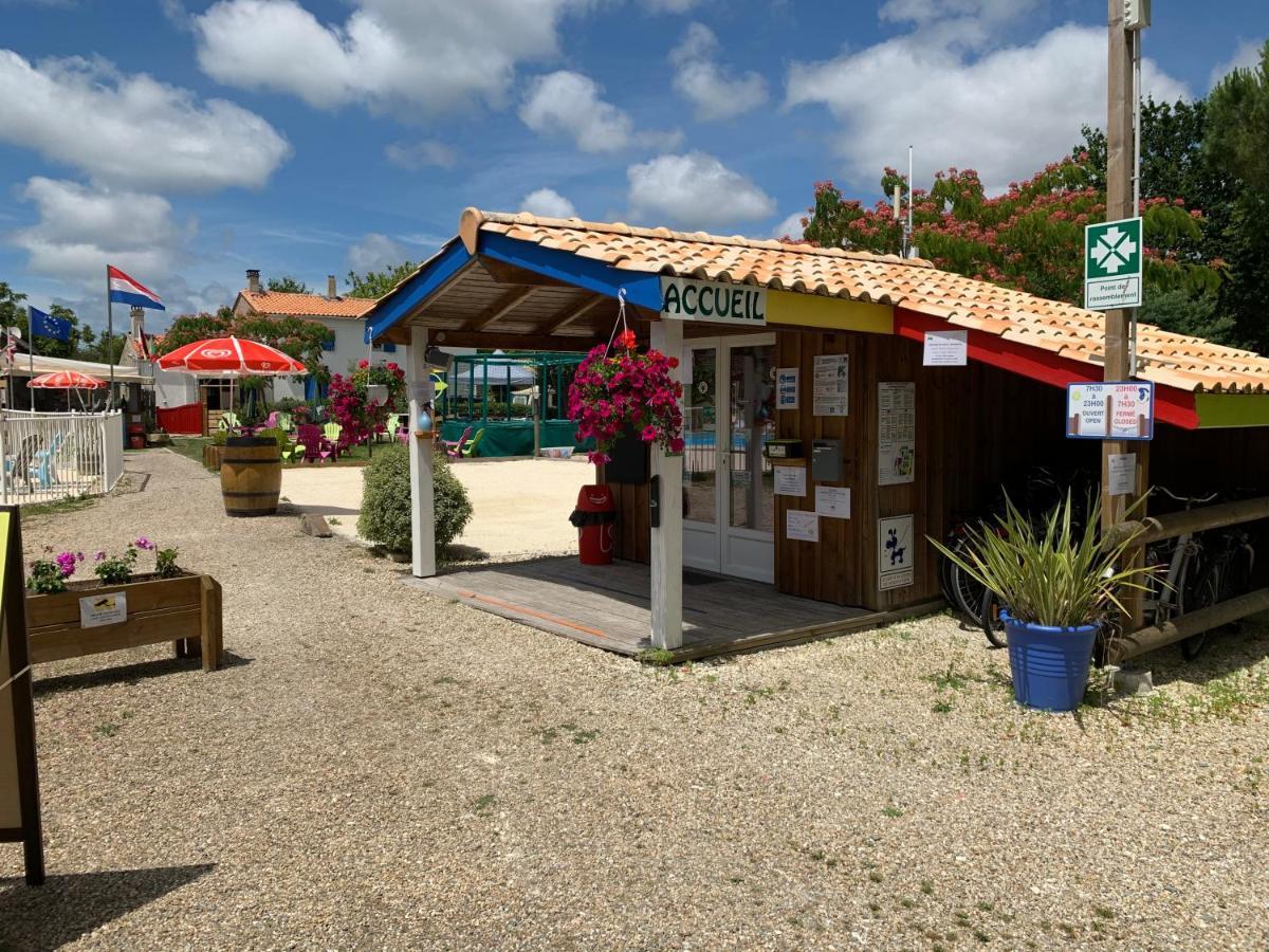 Camping La Chesnays Hotel Vendays-Montalivet Exterior foto